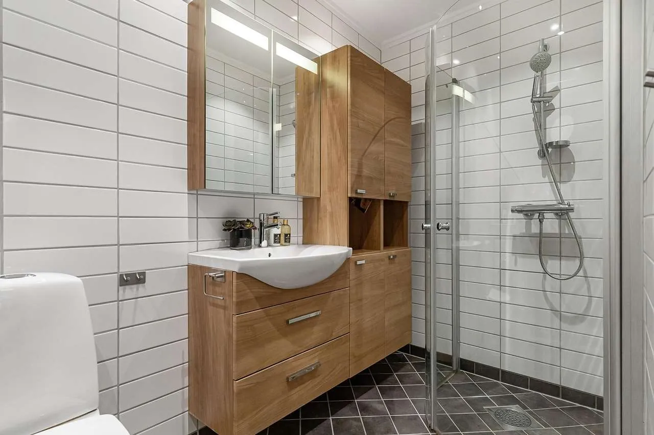 Small Bathroom Ideas: Space-Saving Solutions