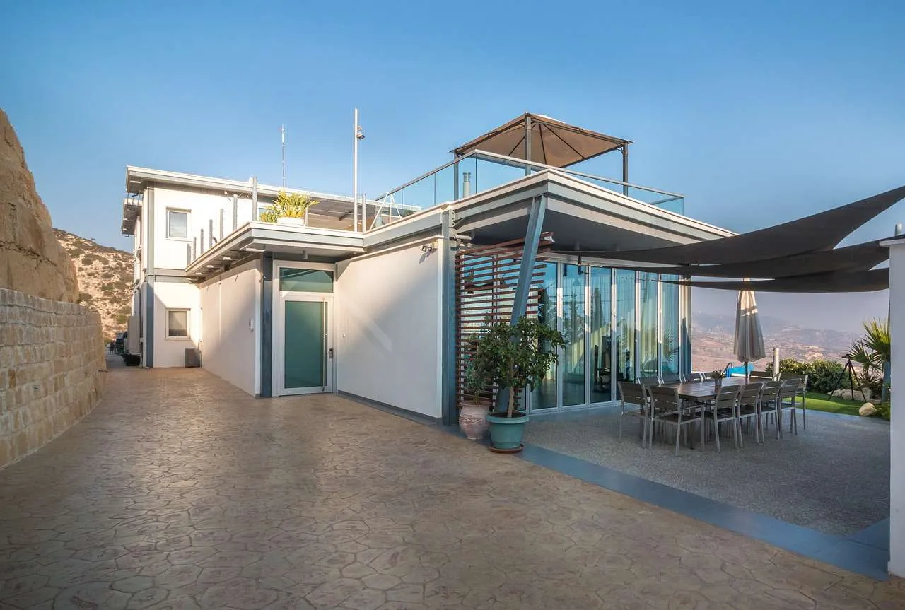 Metal Roofing Panels: Pros, Types, and ROI